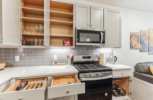 Westridge House | Luxury Brand New Townhouse, family and pet friendly