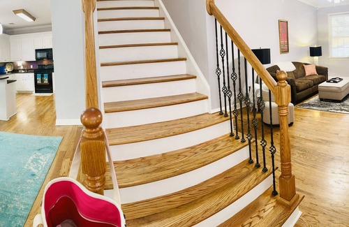 Rosewood House | Luxury Bungalow within central Rosewood w/hot tub. Family-friendly!