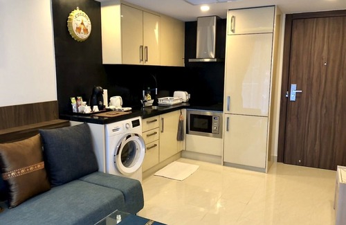 Pattaya Bay Condo | Luxury Business Suite Garden View C2 in Grand Avenue by Pattaya City Estates.