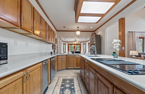 Seguin Villa | Luxury by the Lake - English Villa - Sleeps 23