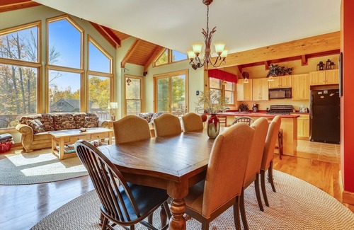 Davis House | Luxury Cabin, HIGH SPEED INTERNET, Central Location, Pet Friendly,Mins to trails