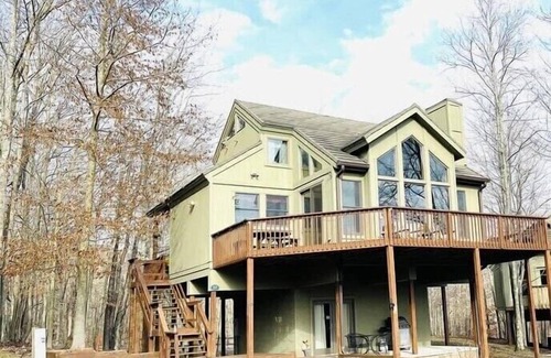 Davis House | Luxury Cabin, HIGH SPEED INTERNET, Central Location, Pet Friendly,Mins to trails