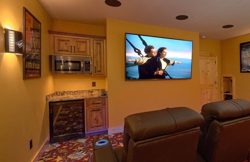 Gatlinburg - Pigeon Forge Cabin | Luxury cabin in Pigeon Forge, Hot Tub and Mountain View, Gameroom