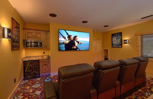 Gatlinburg - Pigeon Forge Cabin | Luxury cabin in Pigeon Forge, Hot Tub and Mountain View, Gameroom