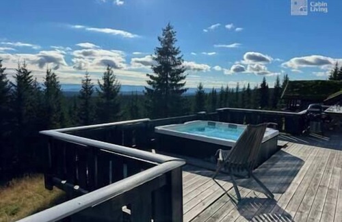 Ringsaker Cabin | Luxury cabin Sjusjøen with hot tub, ski in/out, fireplace & WiFi