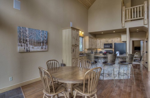 Blue River Cabin | Luxury Cabin - views, location, perfect for families, 4 miles from Breckenridge