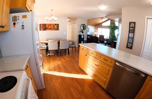 Saint Ambroise Cabin | Luxury Cabin with Private Beach. Right on the water!