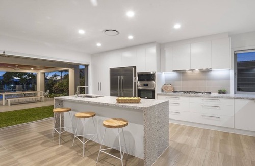 Banksia Beach House | Luxury Canal Holiday House, Raptor Pde Banksia Bea