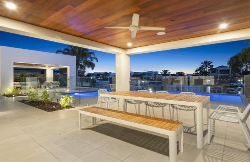 Banksia Beach House | Luxury Canal Holiday House, Raptor Pde Banksia Bea