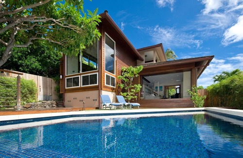 Leahi Park House | Luxury Casa de Makalei by Gather w/Diamond Head Views, Private Pool & A/C