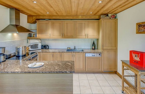 Les Brevieres Ski Chalet | Luxury Chalet in Tignes - 6BR, 6BA, Sauna, Mountain Views