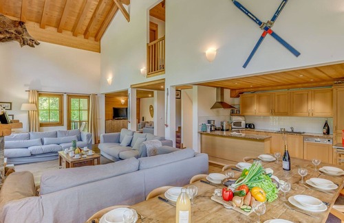 Les Brevieres Ski Chalet | Luxury Chalet in Tignes - 6BR, 6BA, Sauna, Mountain Views