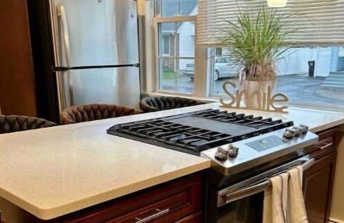 Watertown Apartment | Luxury Charm by the Charles. 2 Bed 1 Full Bath with 2 Car parking