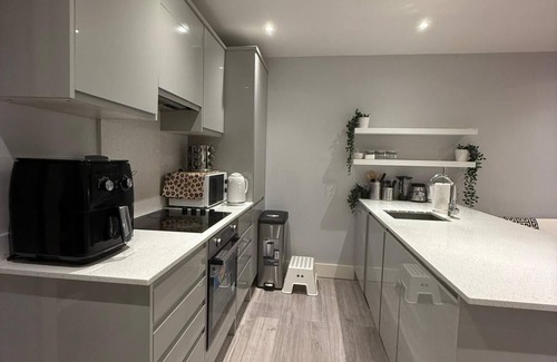 South Acton Apartment | Luxury Charming 1-bedroom apartment in lovely Acton with AC, WiFi