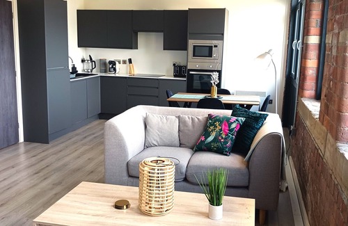 Bradford Apartment | Luxury City Centre Penthouse Apartment - Great for Professionals!