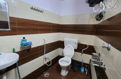 Mahmoorganj Apartment | Luxury City Centre Rare Studio!nn
