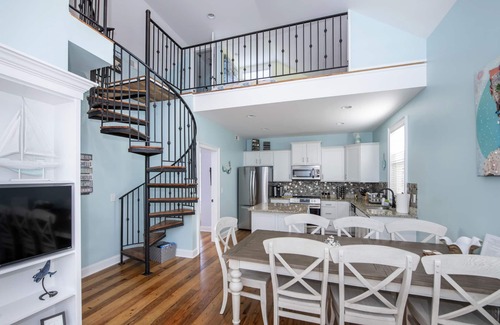Atlantic Beach House | Luxury Clean House Sleeps Families of 9 Steps from Ocean Atlantic Beach & Pool