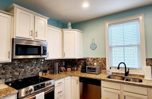 Atlantic Beach House | Luxury Clean House Sleeps Families of 9 Steps from Ocean Atlantic Beach & Pool