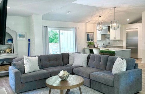 Isle of Palms House | Luxury Coastal Cottage With Pool