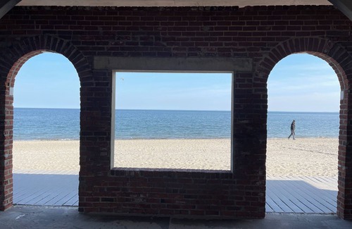 Westport House | Luxury Coastal Estate, 7min to NYC train & beach. Heated pool & amazing gardens