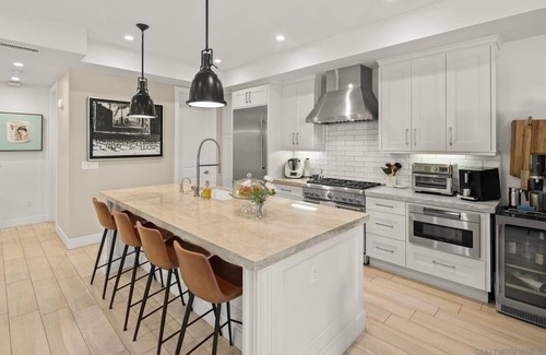 Coronado House | Luxury Coastal Home- 4.5 blocks to beach, 2 blocks to Orange Ave shopping/dining
