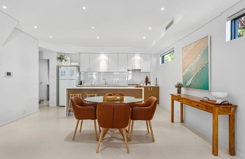 Cottesloe House | Luxury Coastal Townhouse: 130m to Cottesloe Beach!
