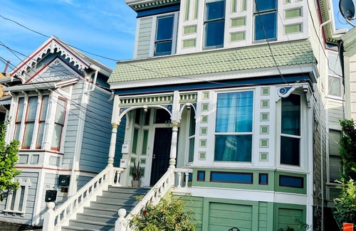 Jack London District Condo | Luxury condo 1 block to BART, one stop to SF, 1 mile to Jack London Square