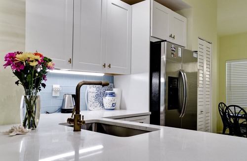 Trailer Estates Condo | LUXURY CONDO, FREE WIFI, IMG 3 MINUTES, POOLS, TENNIS, ANNA MARIA BEACHES