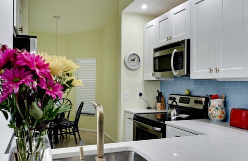 Trailer Estates Condo | LUXURY CONDO, FREE WIFI, IMG 3 MINUTES, POOLS, TENNIS, ANNA MARIA BEACHES