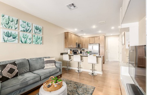 Ocotillo Condo | Luxury Condo in Ocotillo! Pool, Gym, Spa! Walk to All!