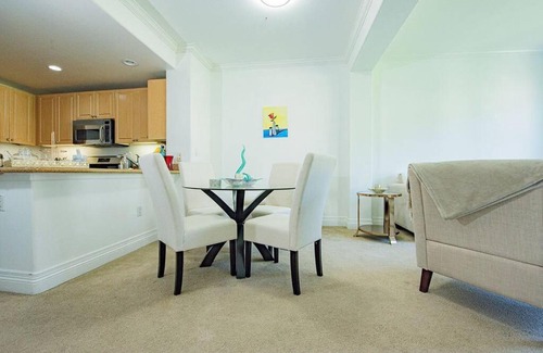 Airport Area Apartment | Luxury condo near Irvine Business & UCI Hospital