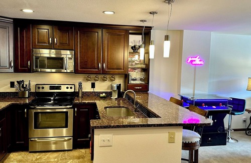 Avon Condo | Luxury Condo, Prime Location, Walk to Gondola & restaurants, Family Friendly.