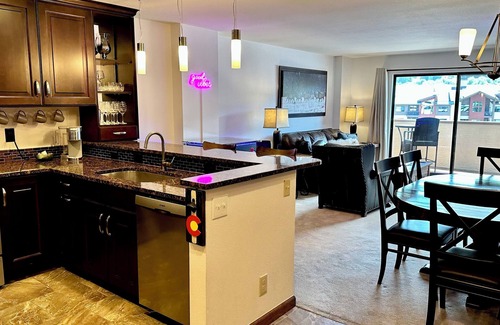 Avon Condo | Luxury Condo, Prime Location, Walk to Gondola & restaurants, Family Friendly.