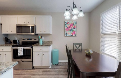 National Hills Condo | Luxury condo, sleeps 6, close to shopping and entertainment, SUPER safe area