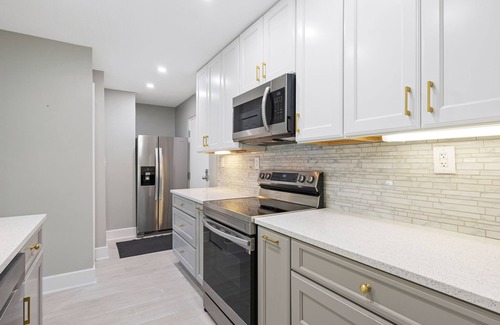 Crescent Beach Condo | Luxury Condo,-Steps to the Beach, Balcony, Ocean View + Pool