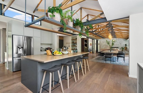 Constantia Apartment | Luxury Constantia Villa Pool & Wine Retreat