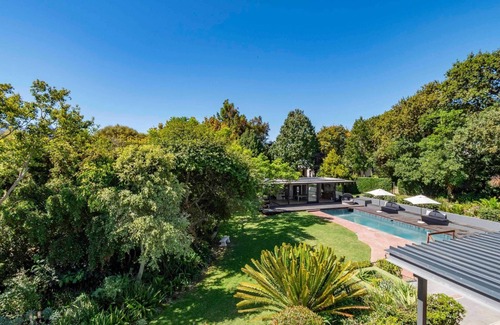 Constantia Apartment | Luxury Constantia Villa Pool & Wine Retreat