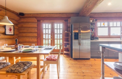 Grey Highlands House | Luxury Cottage Getaway - Perfect for Families