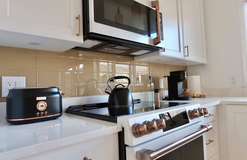 Davis Bay Cottage | LUXURY COTTAGE IN DAVIS BAY, BC.
