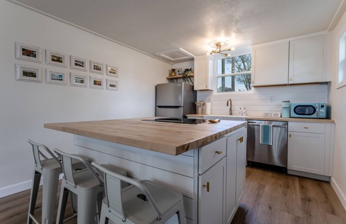 Lake Hamilton Cottage | Luxury Cottage Near Legoland & Chain of Lakes