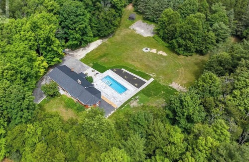 Mulmur Cottage | Luxury Cottage on 8 Acres of Greenery w/Pool & Games Room!