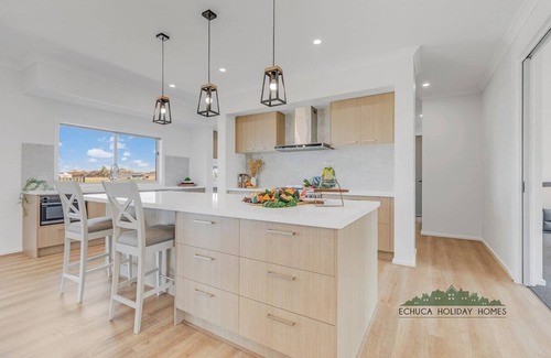 Echuca House | Luxury Country Estate | Heated Pool