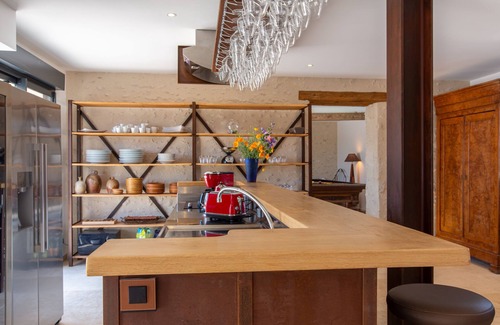 Billy Cottage | Luxury country house, swimming pool, city park