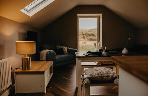 Dromore House | Luxury countryside cottage getaway with wood fired hot tub