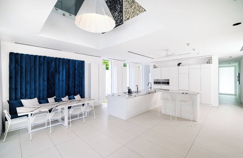 Coco House | Luxury 6 bedroom home with private pool BEACH FRONT