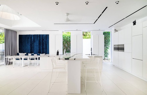 Coco House | Luxury 6 bedroom home with private pool BEACH FRONT
