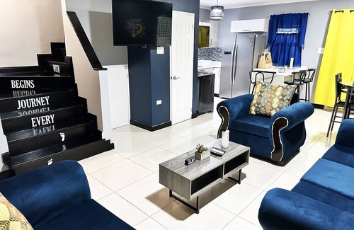 Harbour View House | Luxury crib 5 minutes from the airport & 2 Minutes from the beach