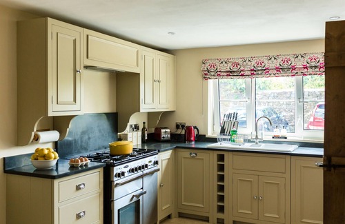 Moretonhampstead Cottage | Luxury Dartmoor cottage on quiet private lane. South facing garden, own parking