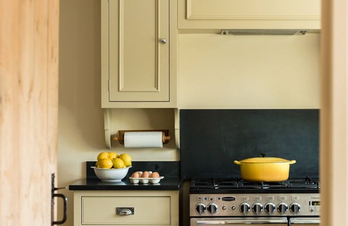 Moretonhampstead Cottage | Luxury Dartmoor cottage on quiet private lane. South facing garden, own parking