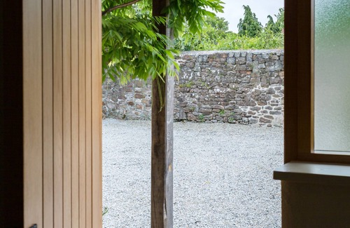Moretonhampstead Cottage | Luxury Dartmoor cottage on quiet private lane. South facing garden, own parking
